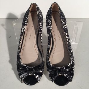 MARC JACOBS Botanical Print Flats 37 Peep Toe Black/White